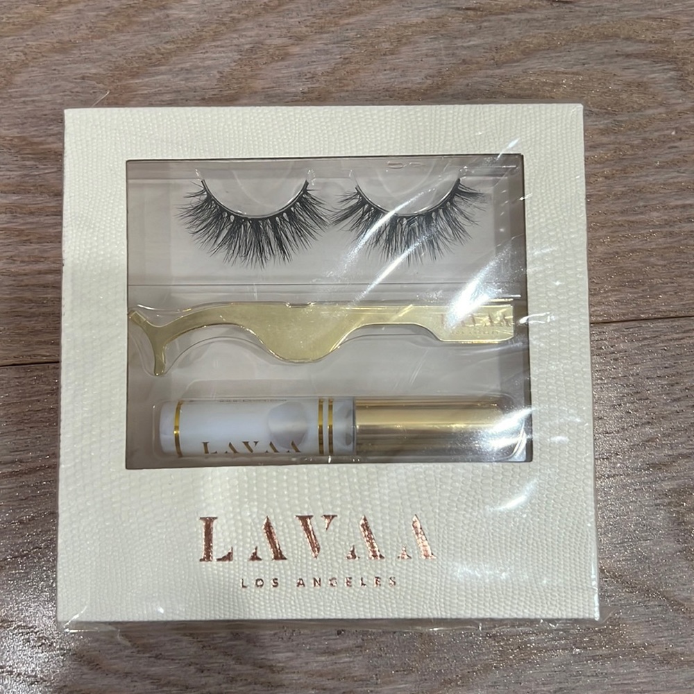 UNUSED LAVAA LASHES SET